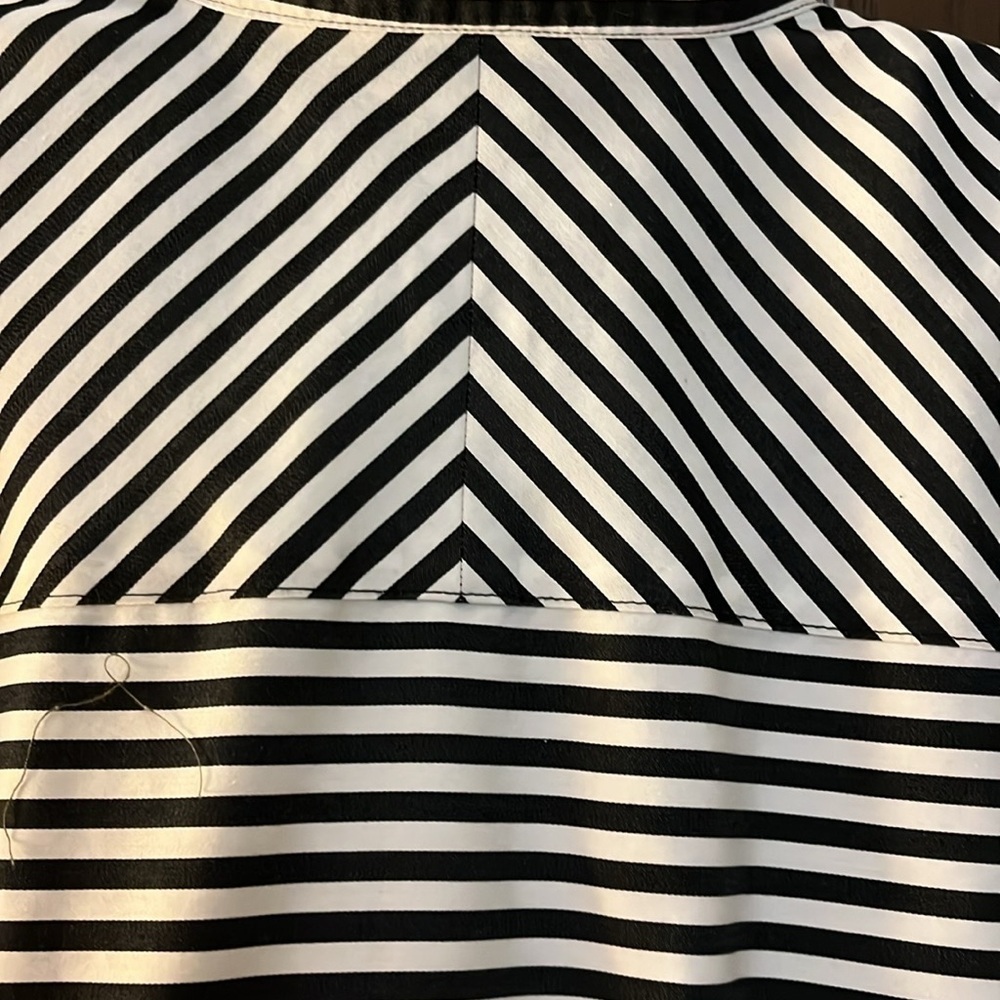 Chico’s long sleeved black and white striped blouse. Size Chico 0. - Picture 7 of 9